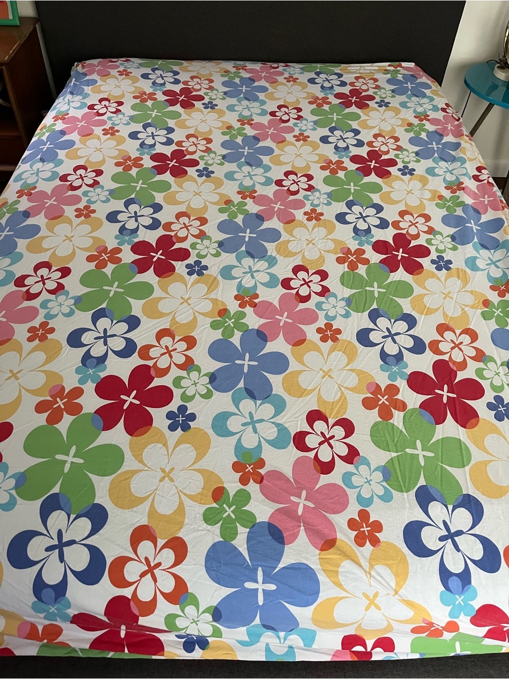 THE COMPANY STORE - cherry Colorful Floral duvet cover w/ matching fitted sheet